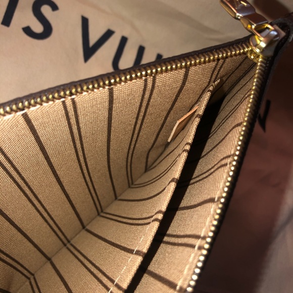 Louis Vuitton wristlet - Picture 3 of 6